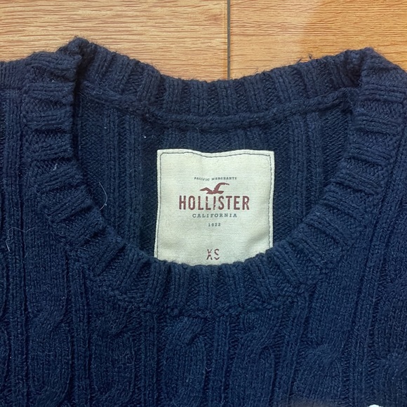 Women's Hollister HCO Navy Blue Ribbed Basic Crewneck Long Sleeve Sweater - Picture 4 of 8